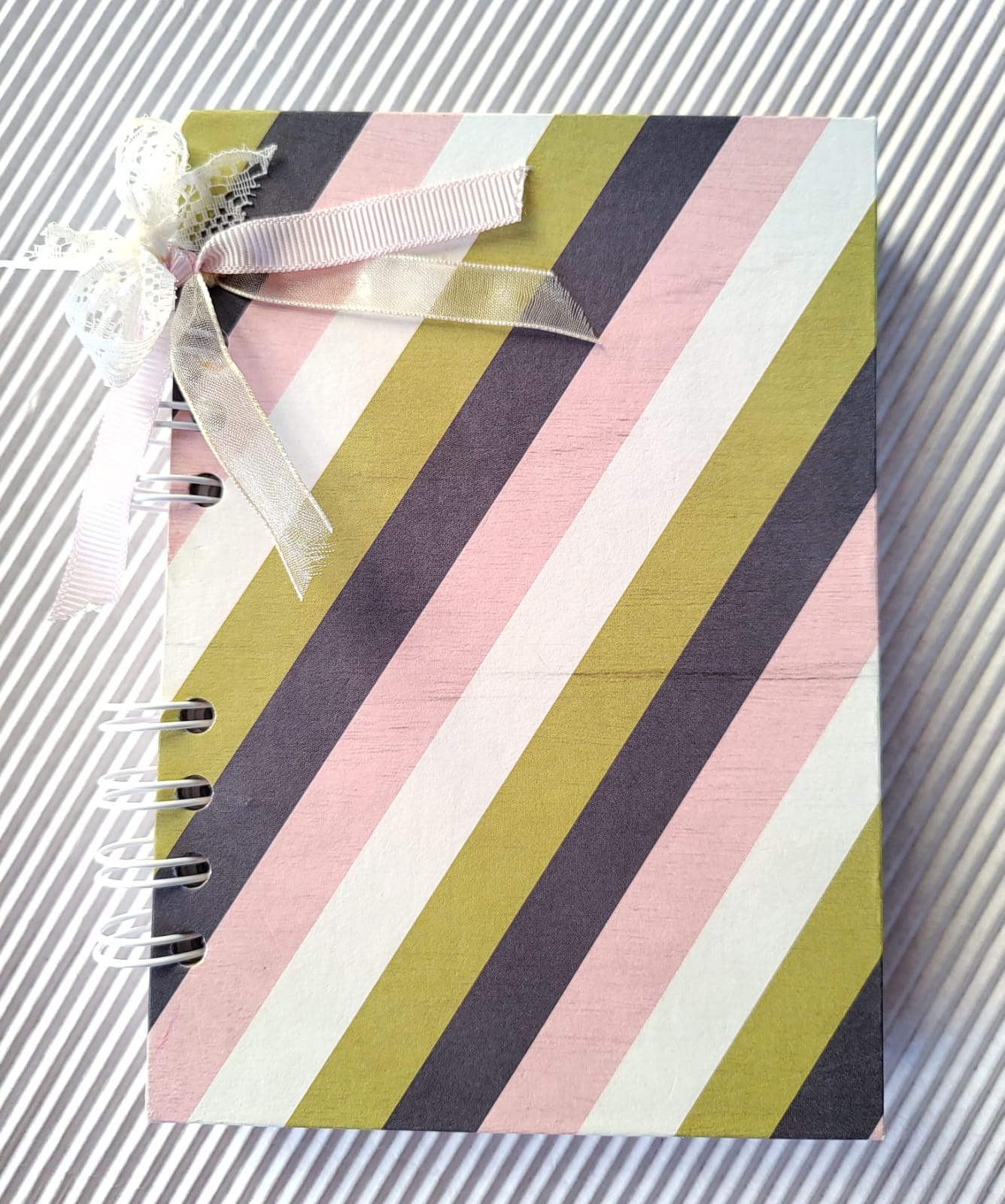 Agenda Permanente Com Capa Decorada Em Scrapbook,  Personalizada 12cm X 17cm - Peça única 