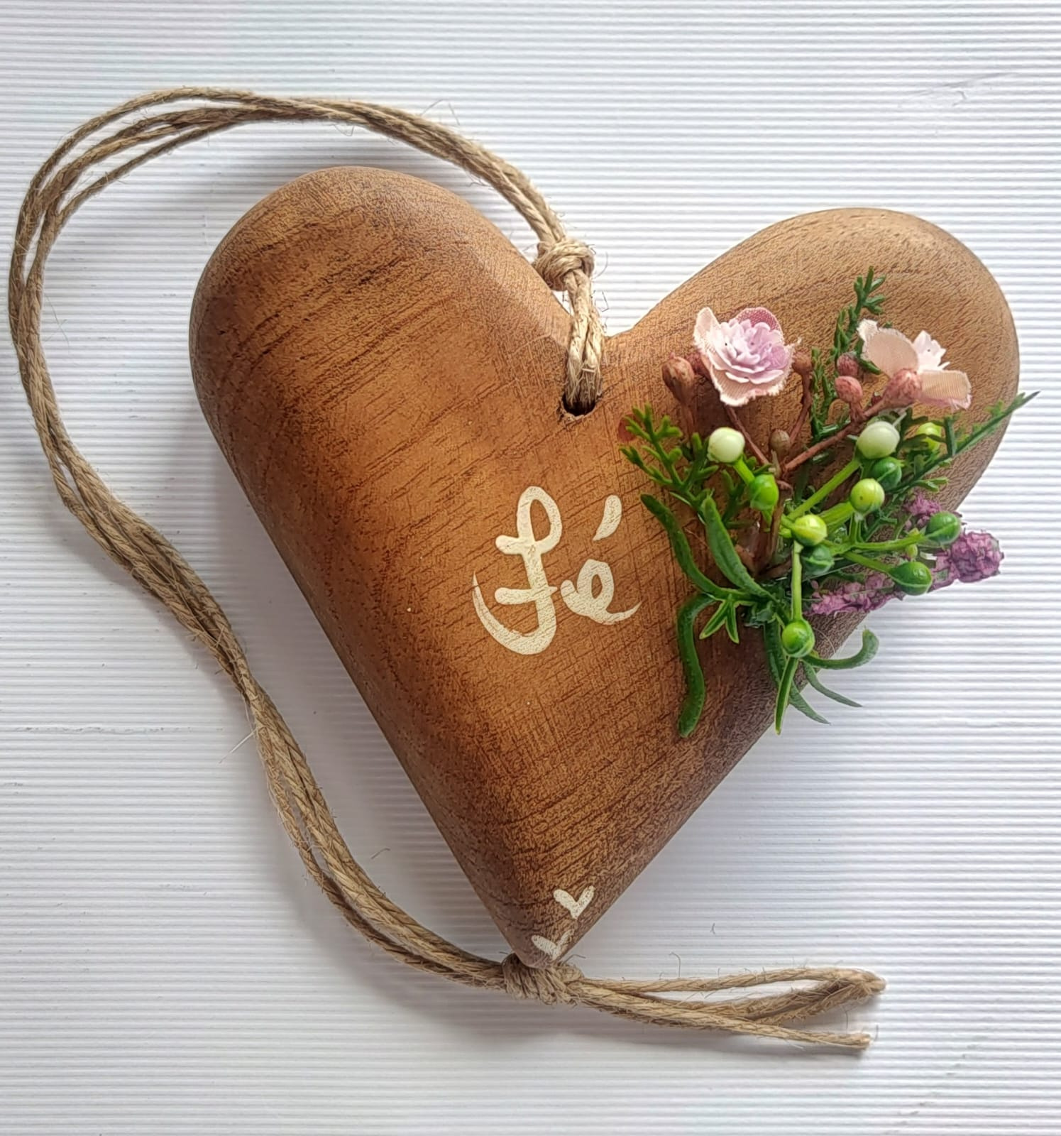 Coração De Madeira Pintado Cor Rústico - Fé ( 10 x 10 x 3,0 cm )