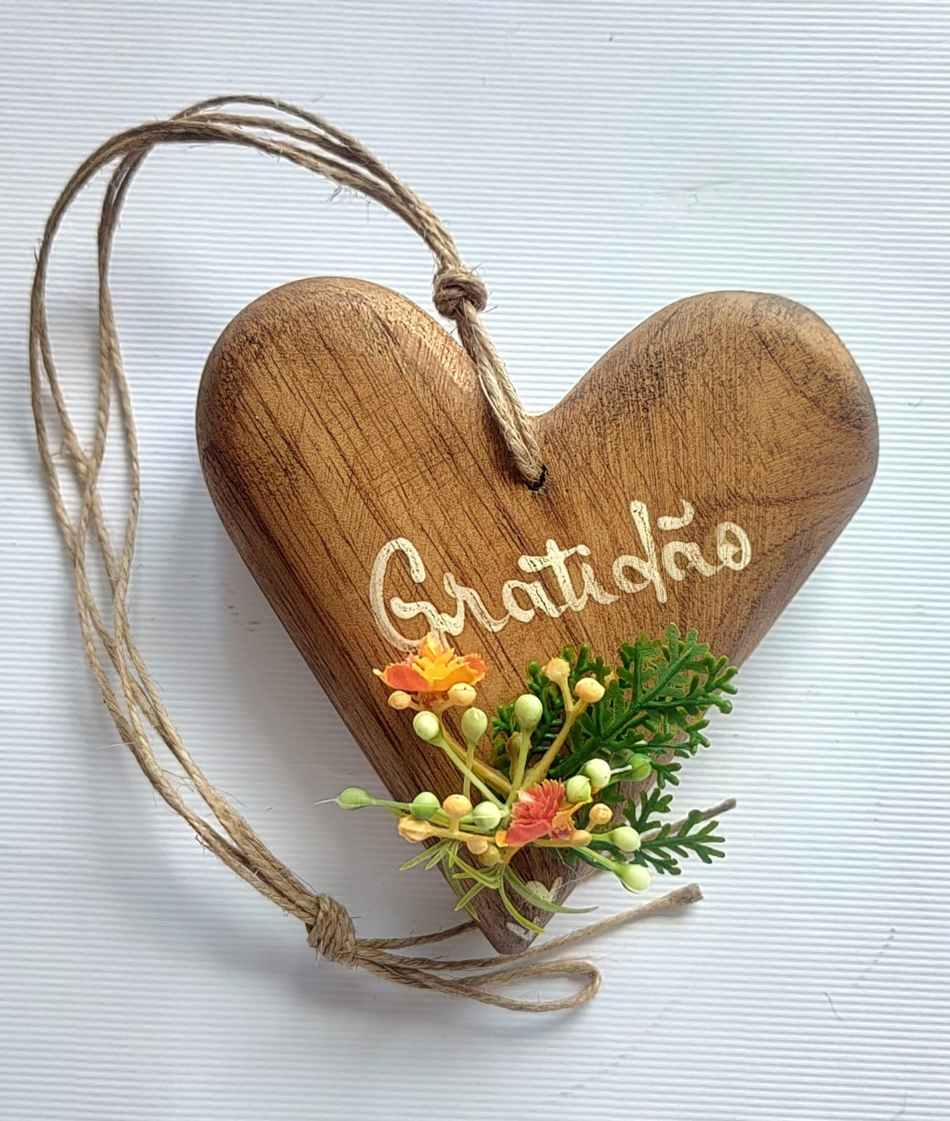 Coração De Madeira Pintado Cor Rústico - Gratidão ( 10 x 10 x 3,0 cm )